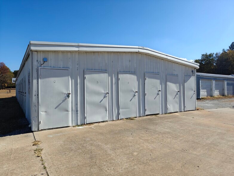 More Photos Of 200 E Rayne St, Tahlequah Self Storage For Sale