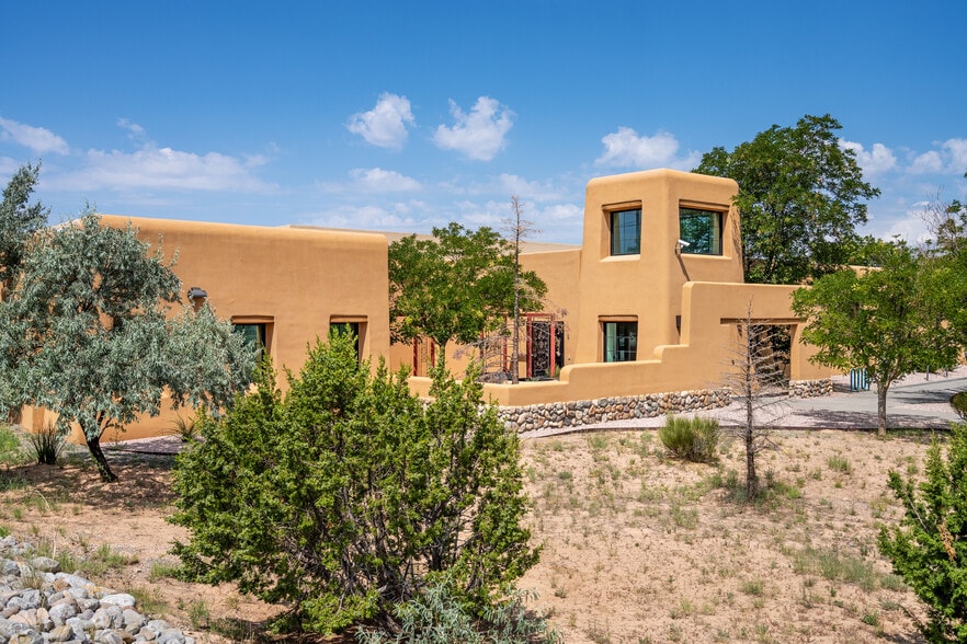 More Photos Of 1 Plaza La Prensa Rd, Santa Fe Office For Sale
