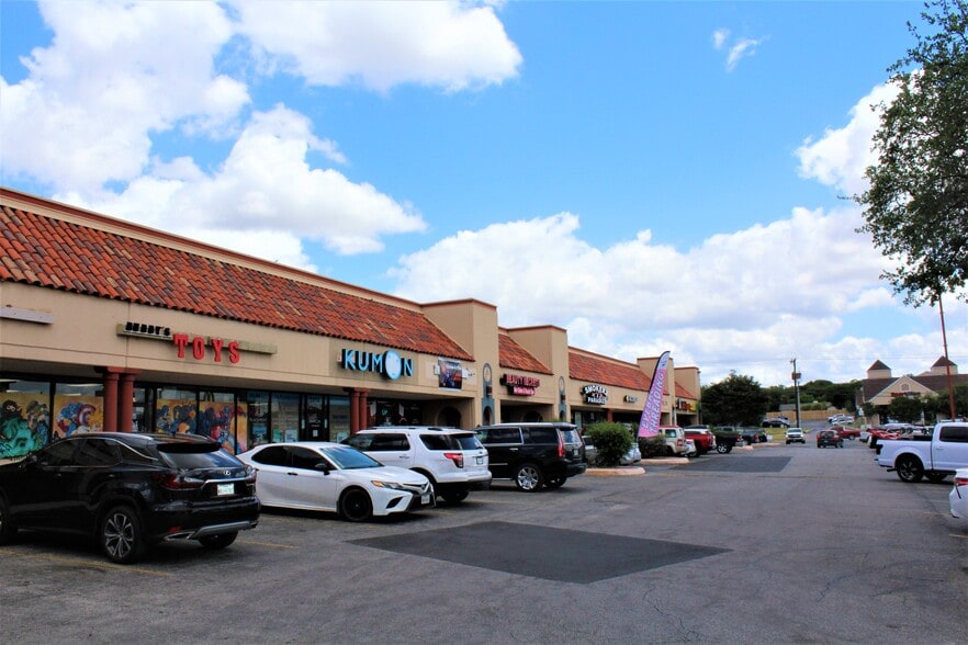 More Photos Of 2800-2864 Thousand Oaks Dr, San Antonio Unknown For Lease