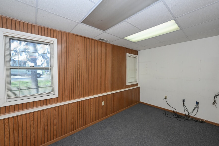 More Photos Of 6942 State Route 44, Ravenna Medical For Sale