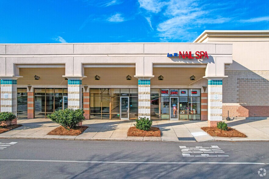More Photos Of 10610 Centrum Pky, Pineville General Retail For Lease