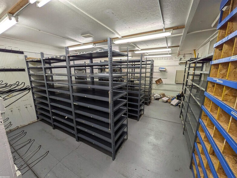 More Photos Of 35850 Utica Rd, Clinton Township General Retail For Sale