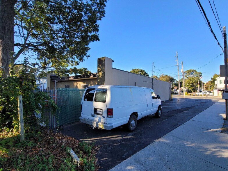 More Photos Of 2819 Pond Rd, Ronkonkoma General Retail For Sale