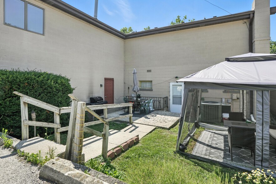 More Photos Of 32-34 W Burlington Ave, Westmont Office For Sale