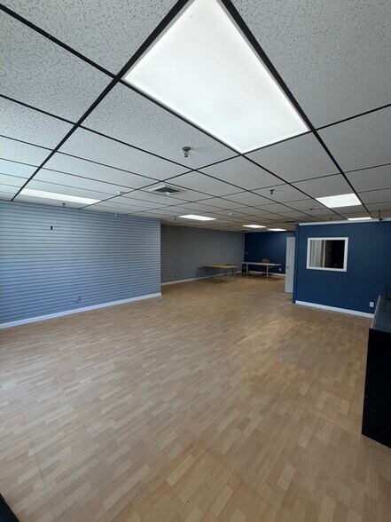 More Photos Of 1794 Bridge St, Dracut Storefront For Sale