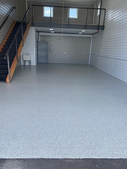 More Photos Of 1435 Main St, Cascade Warehouse For Sale