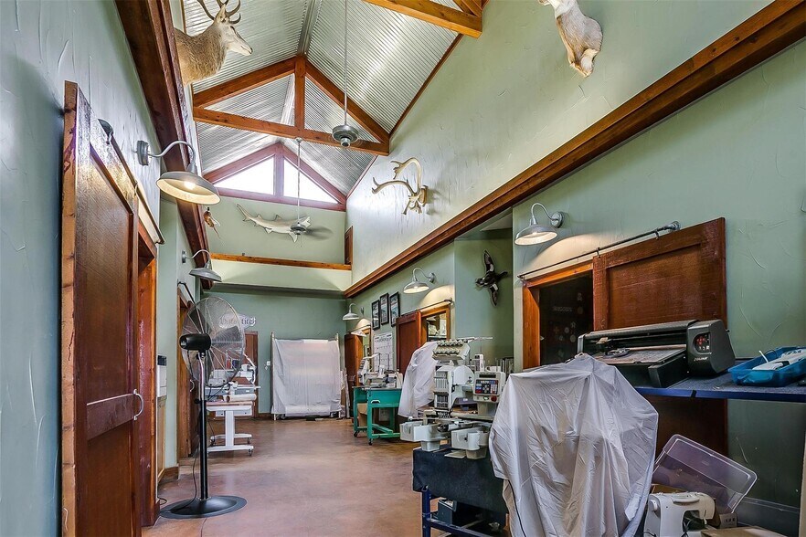 More Photos Of 113 Dennis Junction Rd, Weatherford Warehouse For Sale