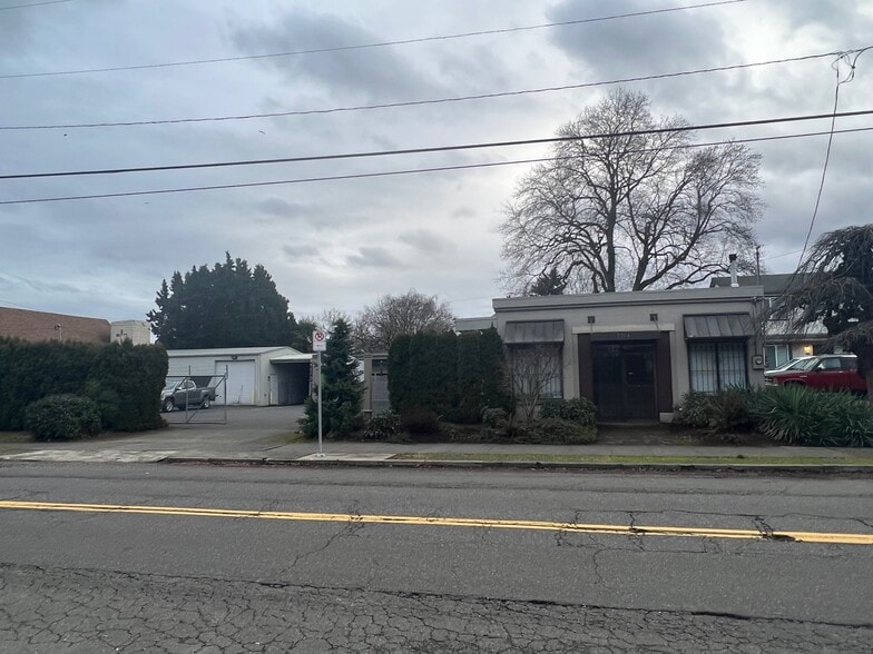 More Photos Of 2304 N Killingsworth St, Portland Warehouse For Sale