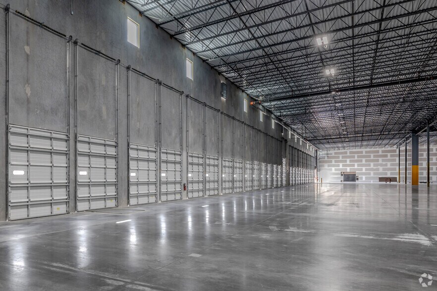 More Photos Of 3900 County Line Road, Lakeland Distribution For Lease