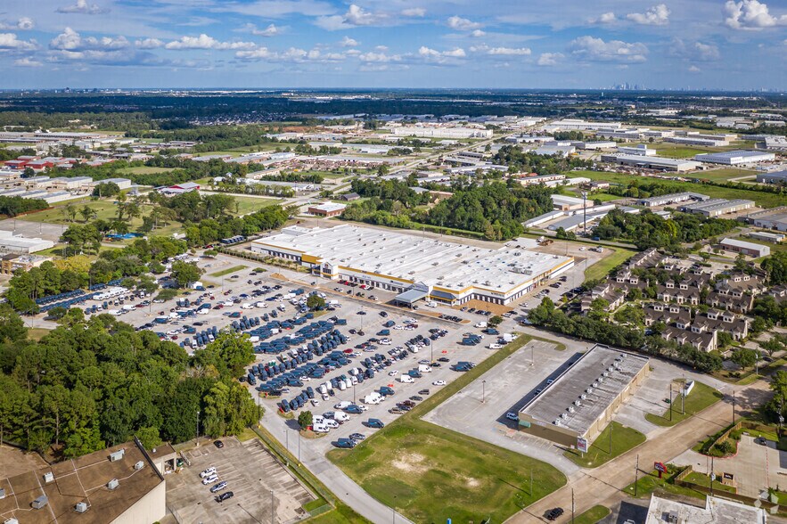 More Photos Of 7075 FM 1960 Rd W, Houston Warehouse For Lease