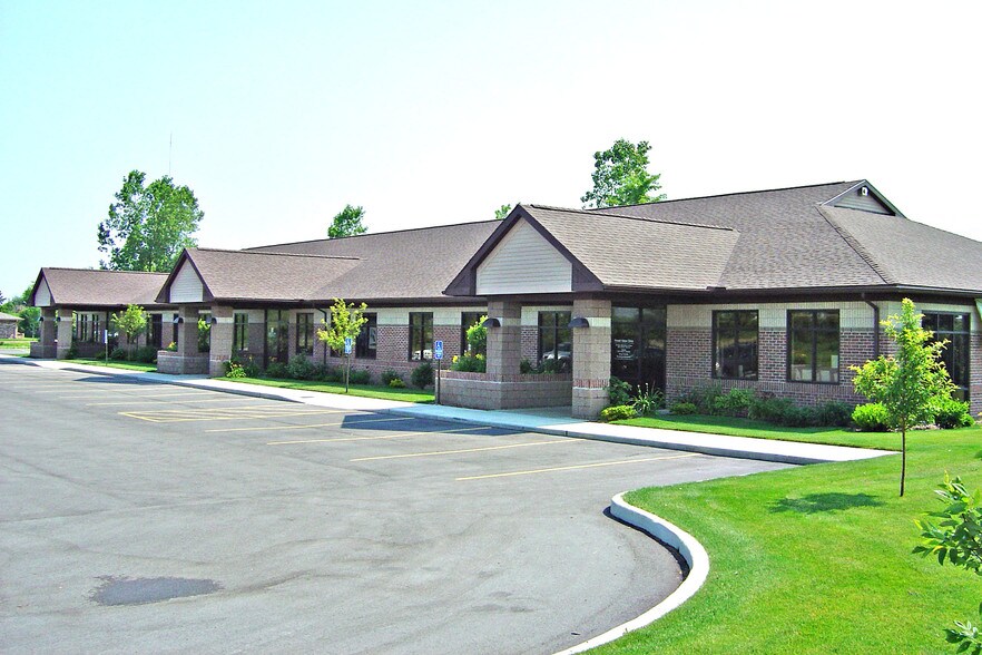 More Photos Of 3969-3975 Navarre Ave, Oregon Office For Lease