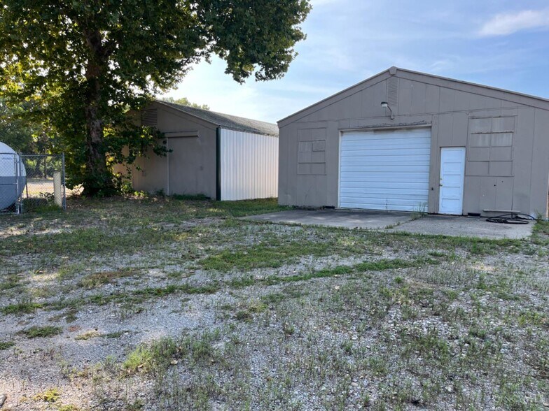 More Photos Of 1316 Chestnut St, Hamilton Industrial For Sale