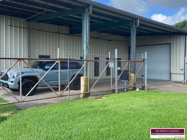 More Photos Of 399 Ml King Jr Pky, Beaumont Service For Lease