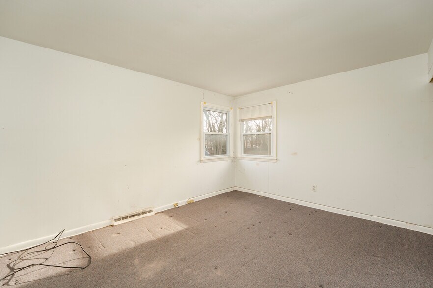 More Photos Of 98 New Rd, Somers Point Showroom For Sale