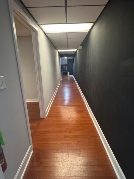 More Photos Of 137 Franklin St, Clarksville Flex For Lease