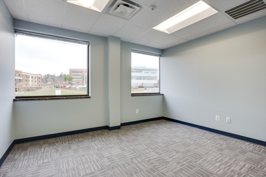 More Photos Of 400 Corporate Dr, Stafford Office For Sale