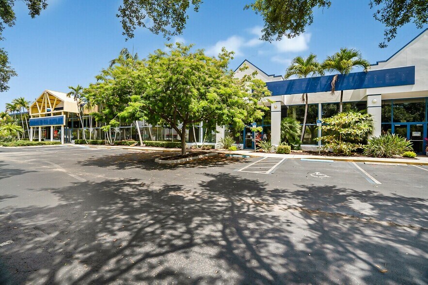 More Photos Of 1601-1605 W Oakland Park Blvd, Oakland Park Storefront Retail Office For Lease