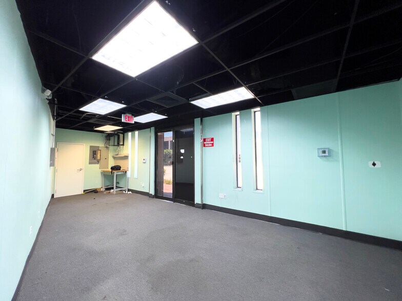 More Photos Of 3400 NE 2nd Ave, Miami Restaurant For Sale