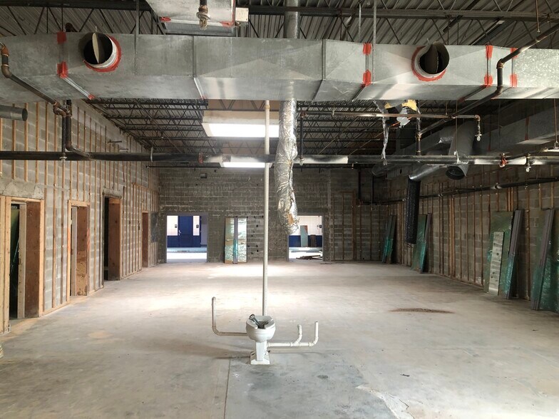 More Photos Of 637 Minot Ave, Auburn Medical For Sale