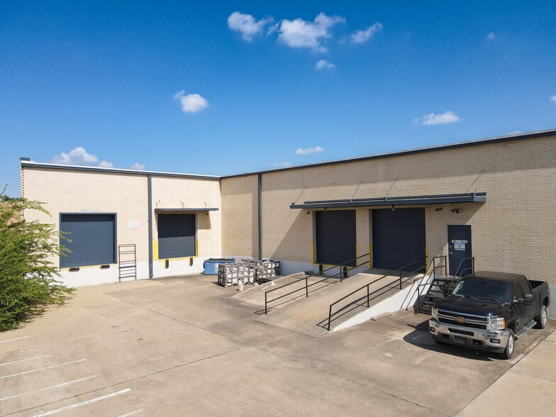 More Photos Of 1241-1243 Majesty Dr, Dallas Warehouse For Lease