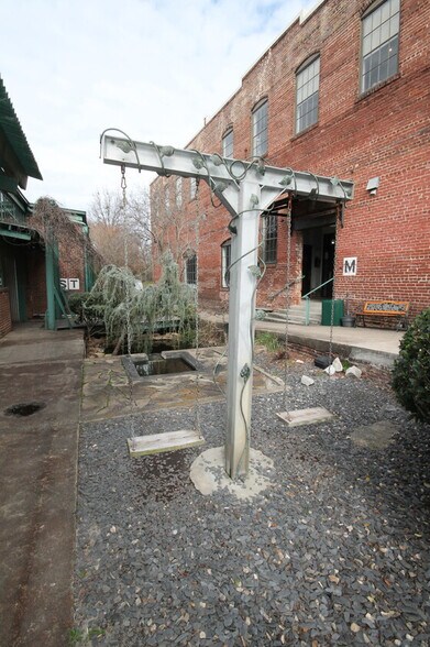 More Photos Of 887 W Marietta St NW, Atlanta Loft Creative Space For Lease