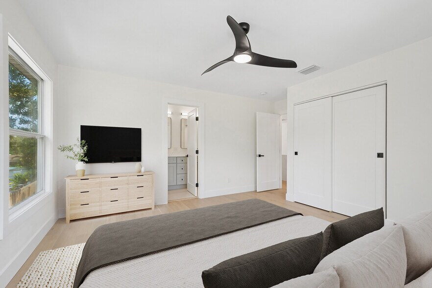 More Photos Of 2655 Bay St, Sarasota Apartments For Sale