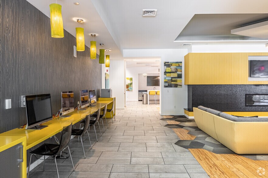 More Photos Of 165 W McMillan St, Cincinnati Apartments For Lease