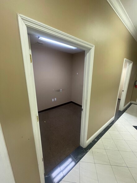 More Photos Of 180 Ferry St, Newark Storefront Retail Office For Lease