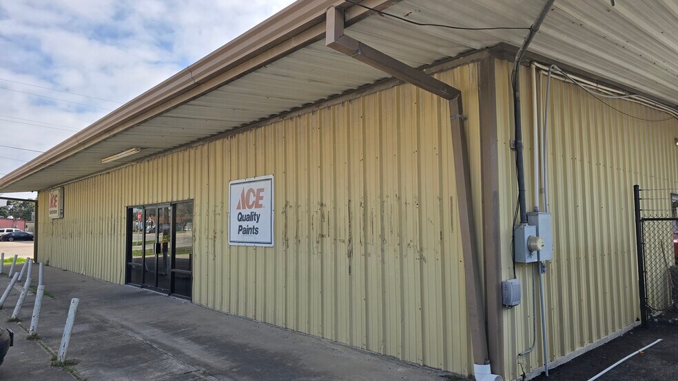 More Photos Of 607 Grand Ave, Bacliff Flex For Lease