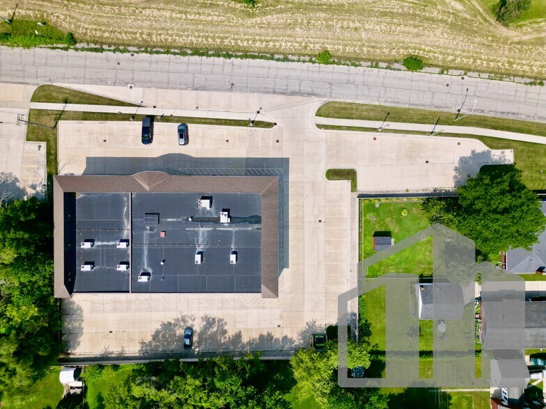 More Photos Of 25560 Mound Rd, Warren Light Distribution For Lease