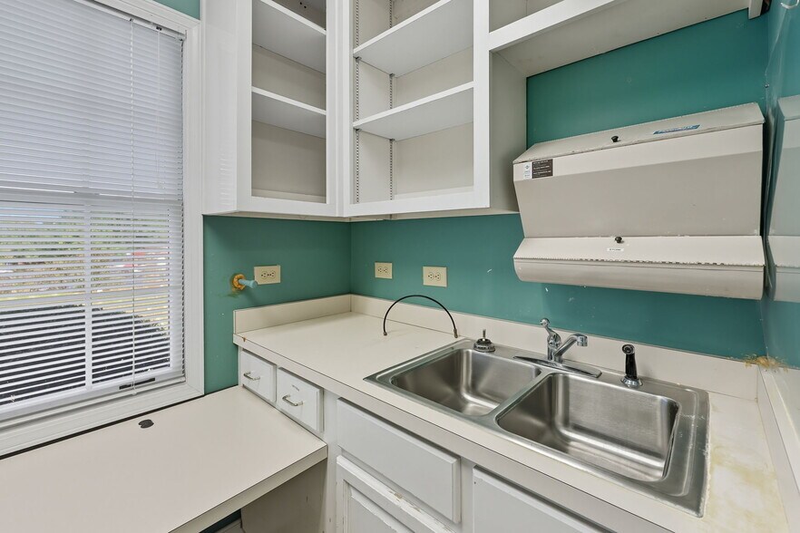 More Photos Of 224 Shallowford Rd NW, Gainesville Medical For Lease