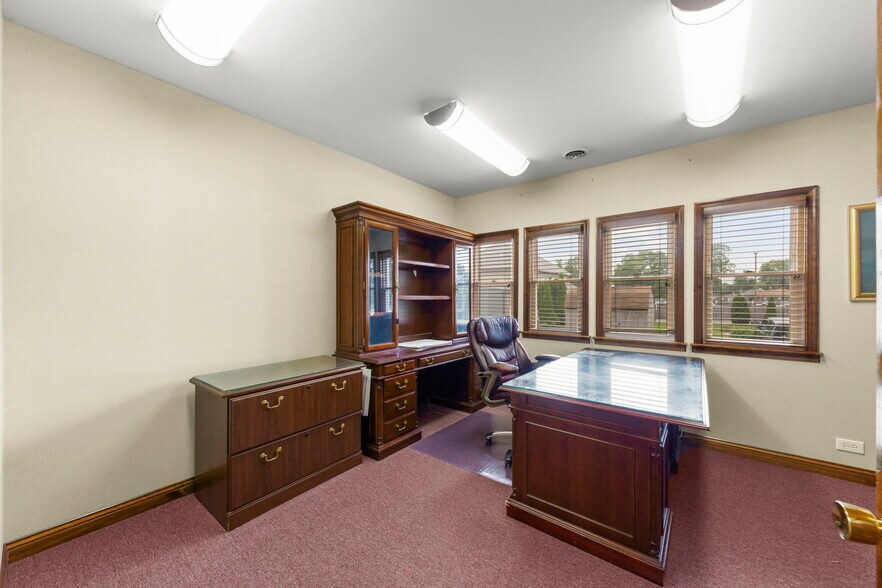 More Photos Of 16214 S Lincoln Hwy, Plainfield Office For Sale