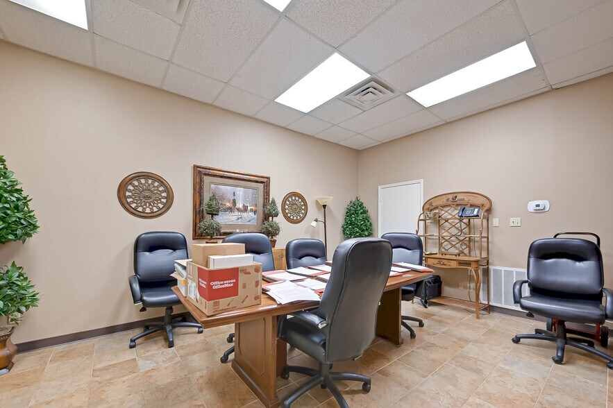 More Photos Of 3512 Avenue I, Rosenberg Office For Lease