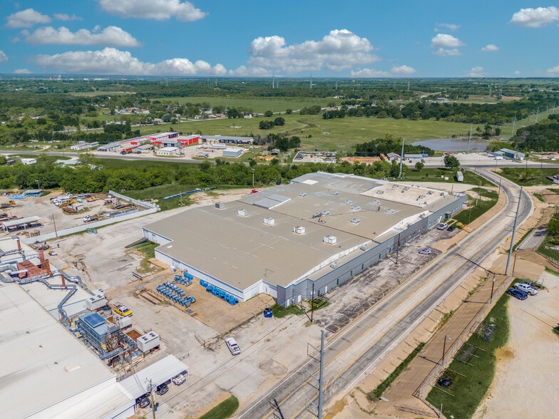 More Photos Of 338 Cliff Dr, Graham Manufacturing For Lease