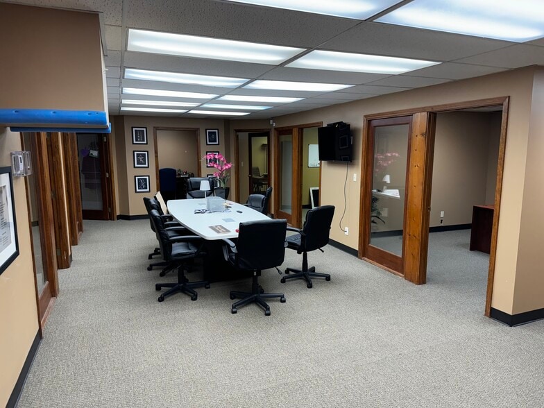 More Photos Of 4228 S Hocker Dr, Independence Office For Sale