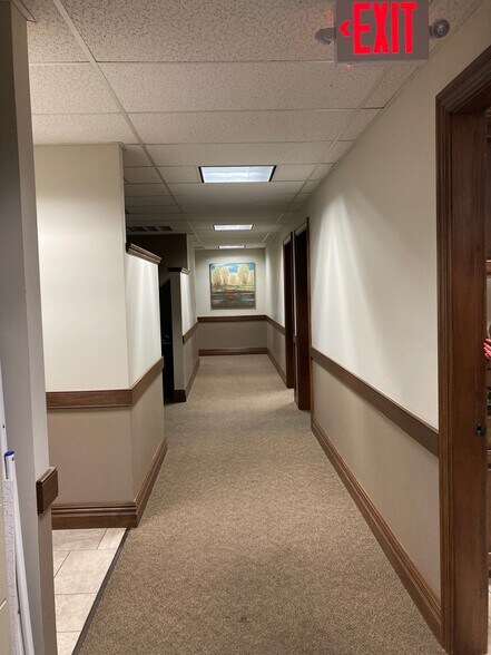 More Photos Of 515 E High St, Jefferson City Office For Sale