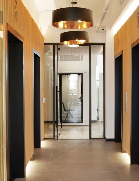 More Photos Of 345 7th Ave, New York Coworking Space