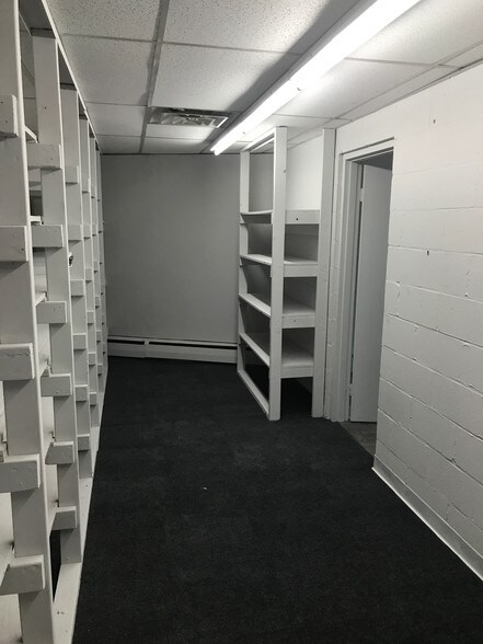 More Photos Of 95 Elmcroft Rd, Stamford Warehouse For Lease