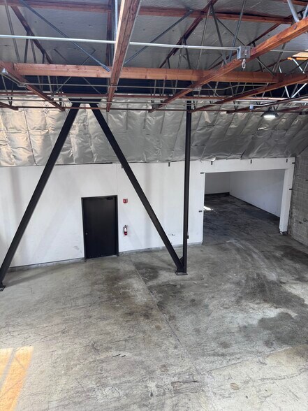 More Photos Of 1003 Arguello St, Redwood City Manufacturing For Lease