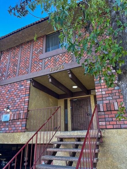 More Photos Of 13956 Vanowen St, Van Nuys Apartments For Sale