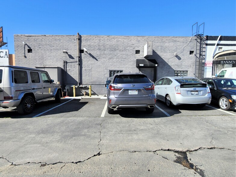 More Photos Of 1066-1070 S Fairfax Ave, Los Angeles Restaurant For Lease