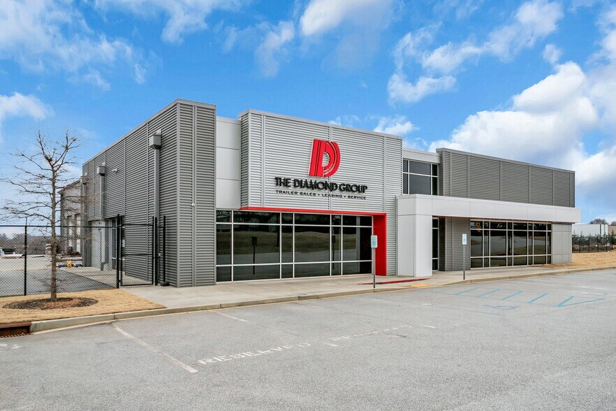 Primary Photo Of 438 Mayfield Rd, Duncan Flex For Sale