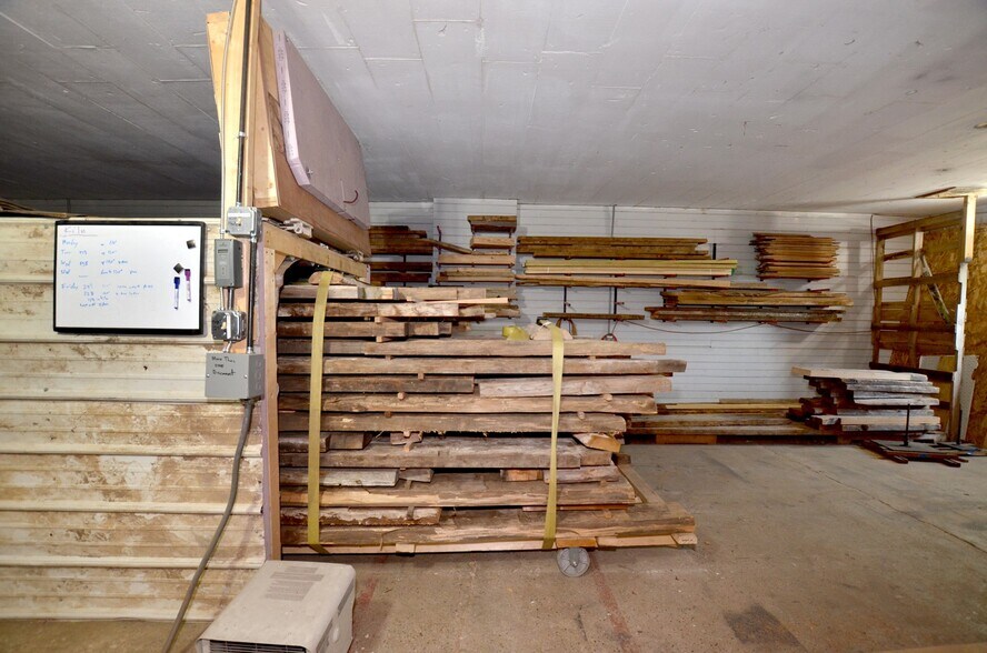 More Photos Of 514 Railroad Ave, Viroqua Manufacturing For Sale