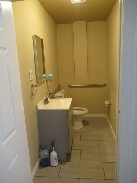 More Photos Of 1638 E Compton Blvd, Compton Freestanding For Sale