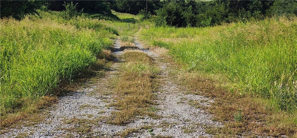 More Photos Of 120 Highway 74, Guthrie Flex For Sale