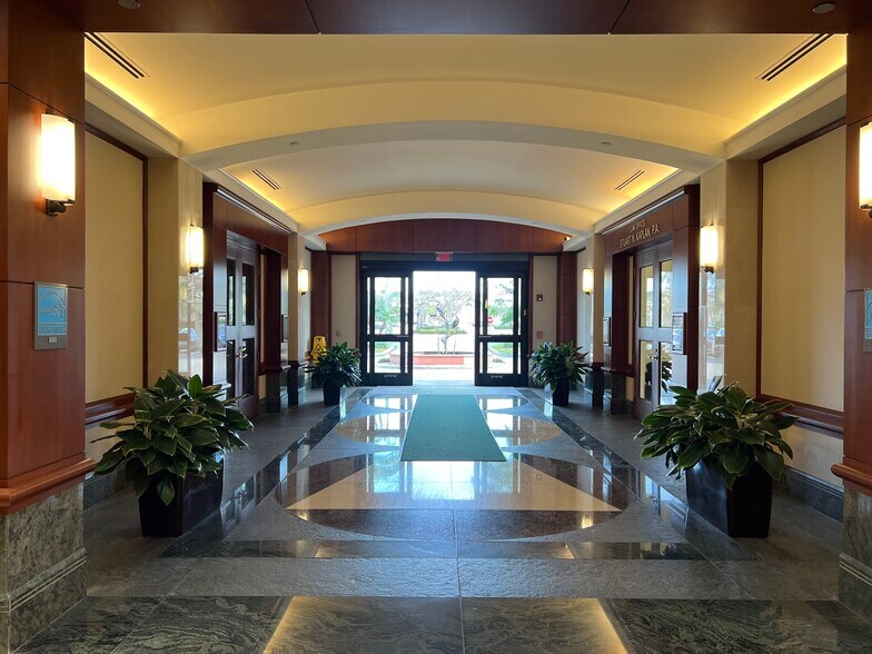 More Photos Of 3399 PGA Blvd, Palm Beach Gardens Office For Lease