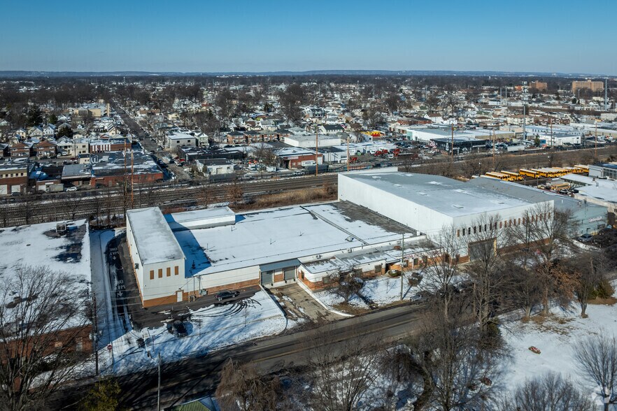 More Photos Of 801 E Linden Ave, Linden Warehouse For Lease