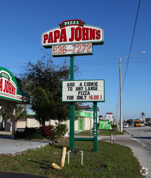 More Photos Of 3412 S Cleveland Ave, Fort Myers Fast Food For Sale