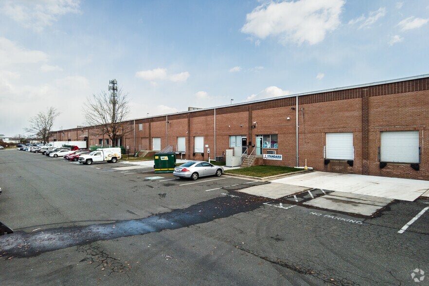 More Photos Of 9100-9136 E Hampton Dr, Capitol Heights Warehouse For Lease