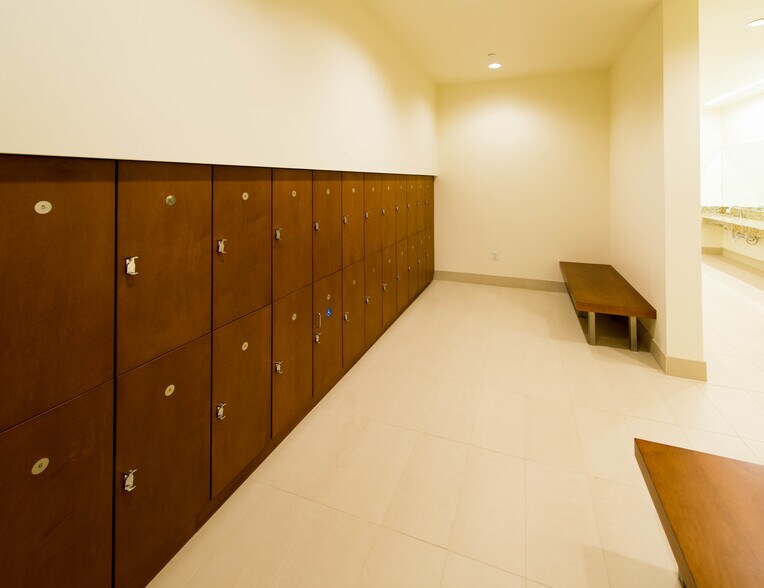 More Photos Of 300 Throckmorton St, Fort Worth Office For Sale